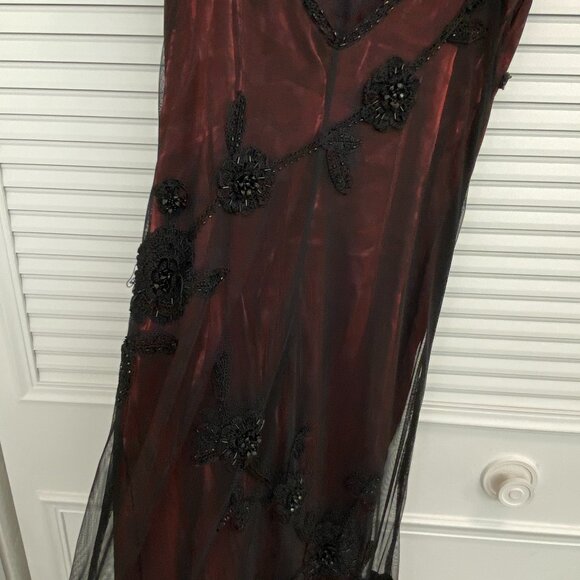 Sue Wong Sz. 6 Vintage Rare Iridescent Deep Red and Black Crochet Beaded Gown - Picture 5 of 16